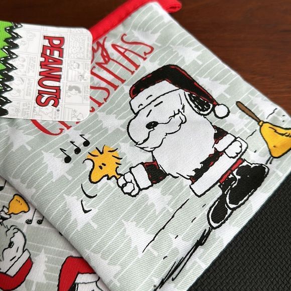 Snoopy Santa oversized mitt & pot holder set - Picture 5 of 6